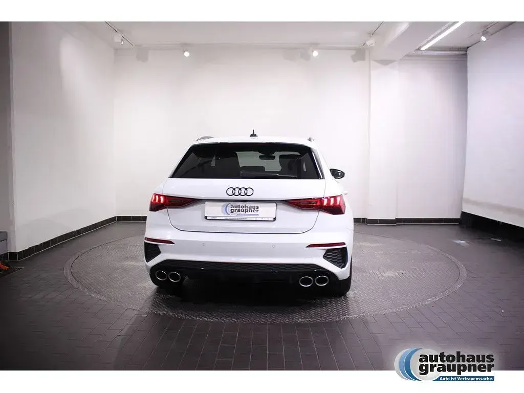 Gebraucht Audi S3 Basis 310 PS (228 kW) 2024 Weiss / gletscherweiss Limousine