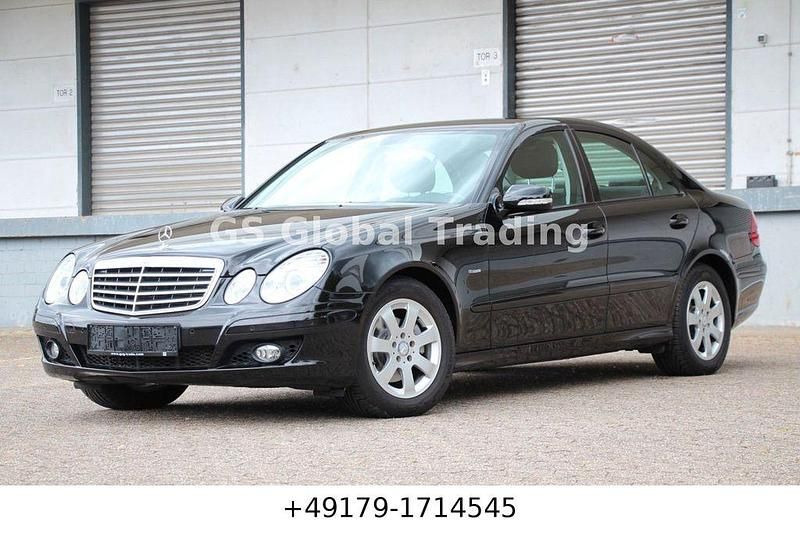 Obsidianschwarz metalliclack Gebraucht 2009 Mercedes E200 Limousine | 16.999 € (Etwas zu teuer) - Bild 1/4