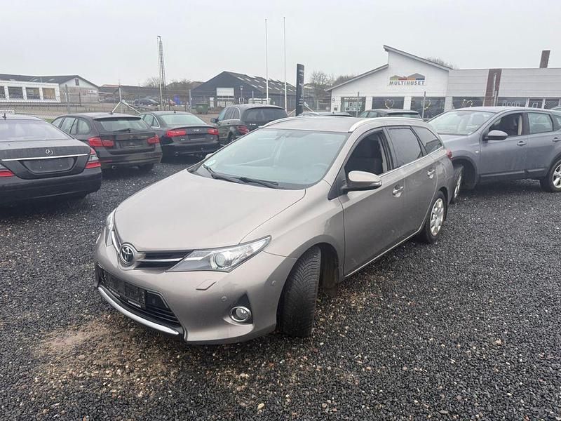 Braun Gebraucht 2014 Toyota Auris Touring Sports Comfort Kombi | 4.500 € - Bild 1/4