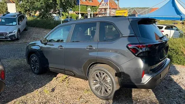 Neu Subaru Forester Platinum 136 PS (100 kW) 2026 Grau SUV