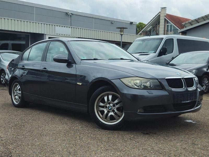 Grau Gebraucht 2007 BMW 318 Advantage Limousine | 2.580 € (Guter Preis) - Bild 1/4
