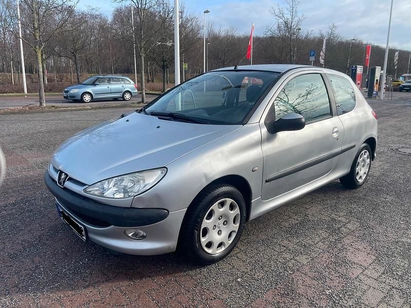 Gebraucht Peugeot 206 75 PS (55 kW) 2004 Silber Kleinwagen