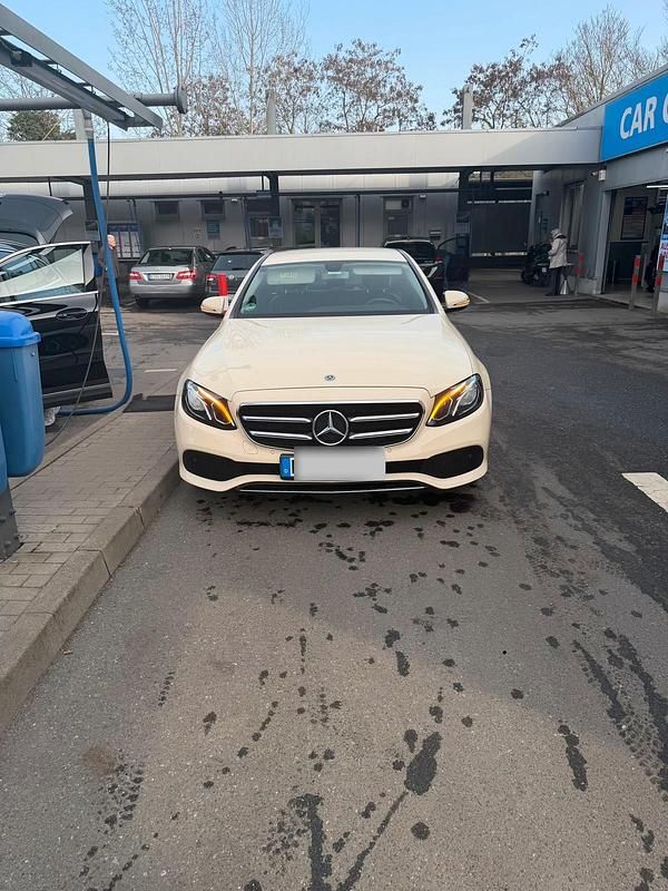 Gebraucht Mercedes E200 160 PS (117 kW) 2019 Limousine