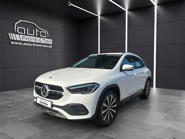 Weiß Gebraucht 2021 Mercedes GLA200 SUV | 33.490 € (Etwas zu teuer) - Bild 1/4