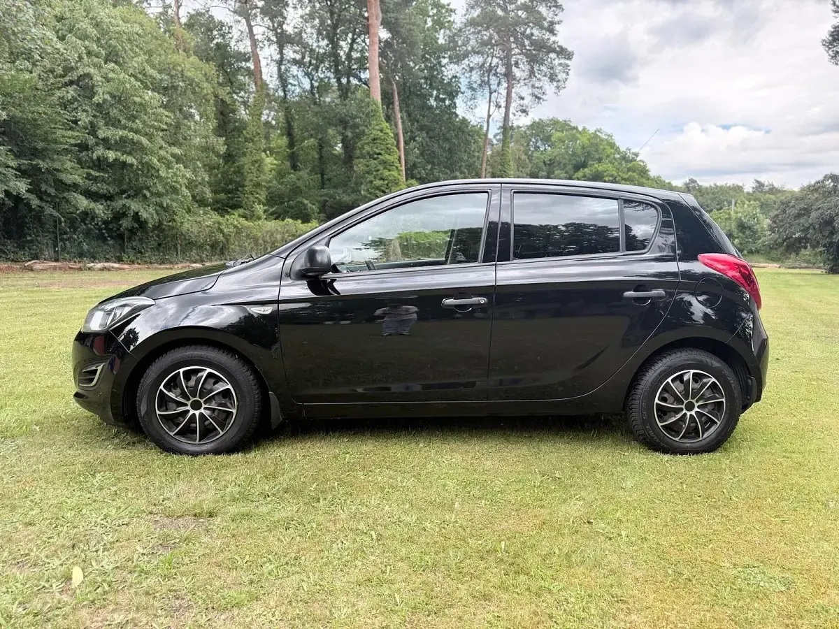 Gebraucht Hyundai i20 Trend 100 PS (73 kW) 2012 Schwarz Kleinwagen