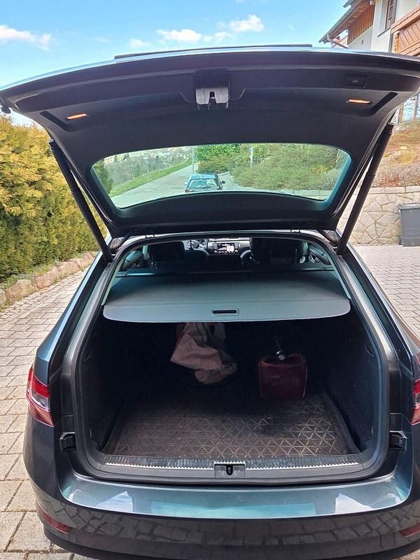 Gebraucht Skoda Superb Style 190 PS (139 kW) 2017 Grau Kombi