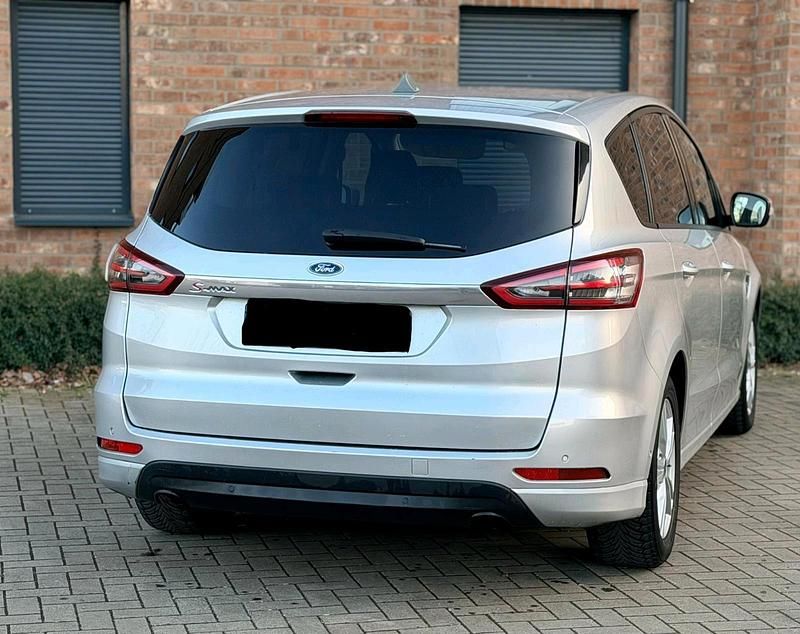 Gebraucht Ford S-MAX Titanium 150 PS (110 kW) 2017 Silber Van / Kleinbus