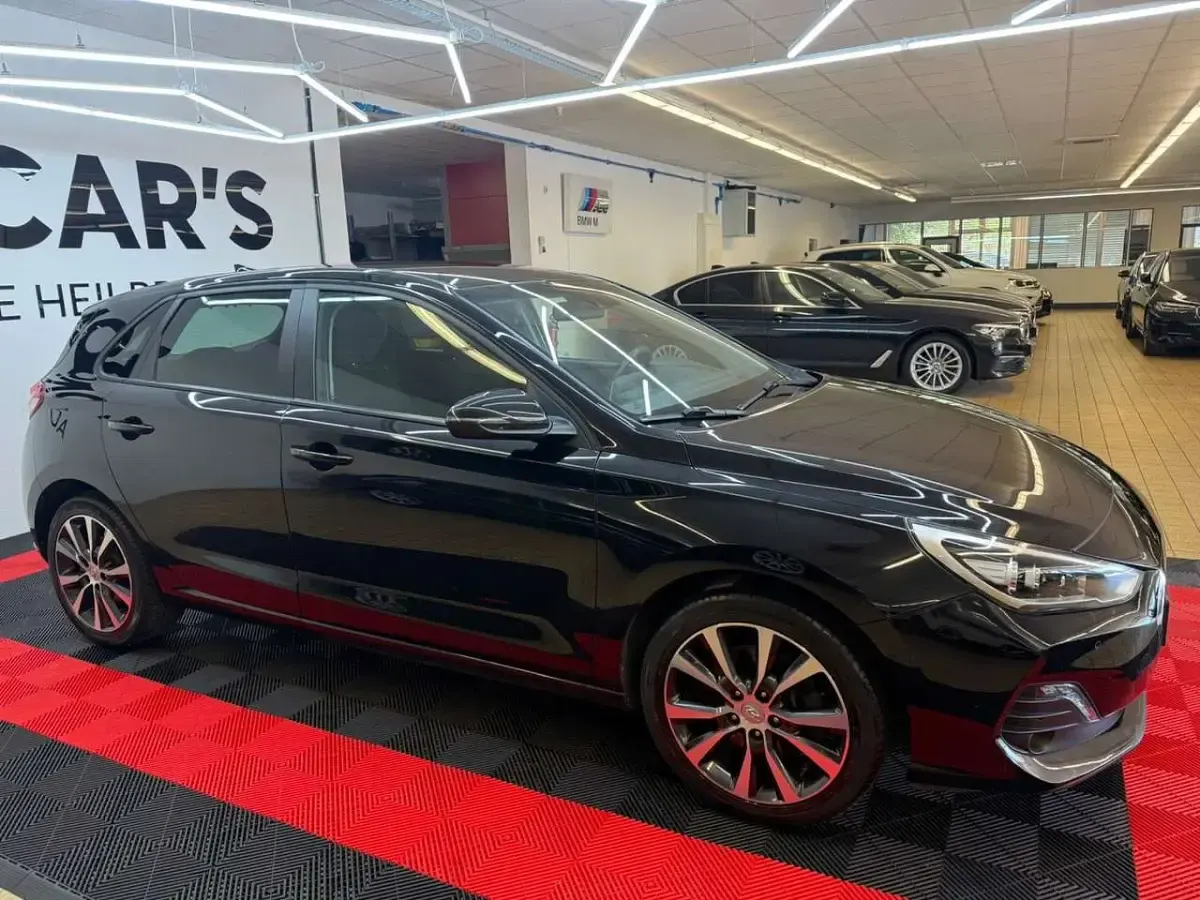 Gebraucht Hyundai i30 YES! 116 PS (85 kW) 2019 Phantom black Limousine