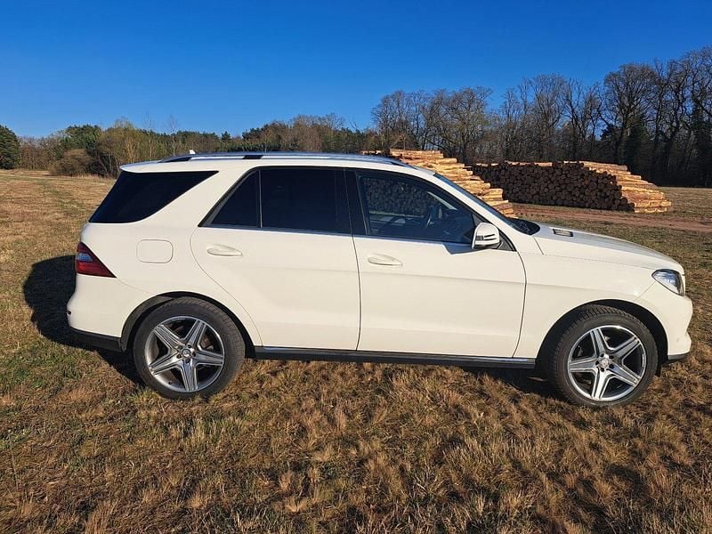 Gebraucht Mercedes ML250 204 PS (150 kW) 2012 Weiß SUV
