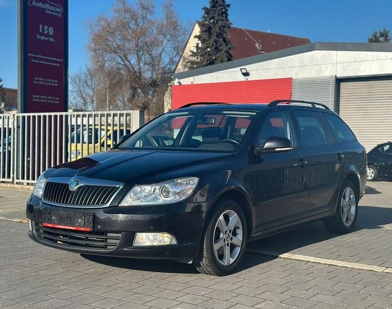 Schwarz Gebraucht 2013 Skoda Octavia Kombi | 6.790 € (Superpreis) - Bild 1/4