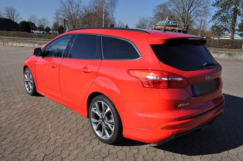 Gebraucht Ford Focus ST-Line 125 PS (91 kW) 2018 Rot Kombi