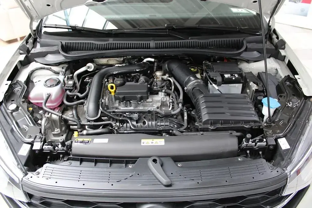 Neu VW Taigo 95 PS (69 kW) 2025 Grau SUV