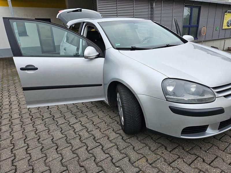 Silber Gebraucht 2005 VW Golf IV Trendline Limousine | 3.400 € (Etwas zu teuer) - Bild 1/4