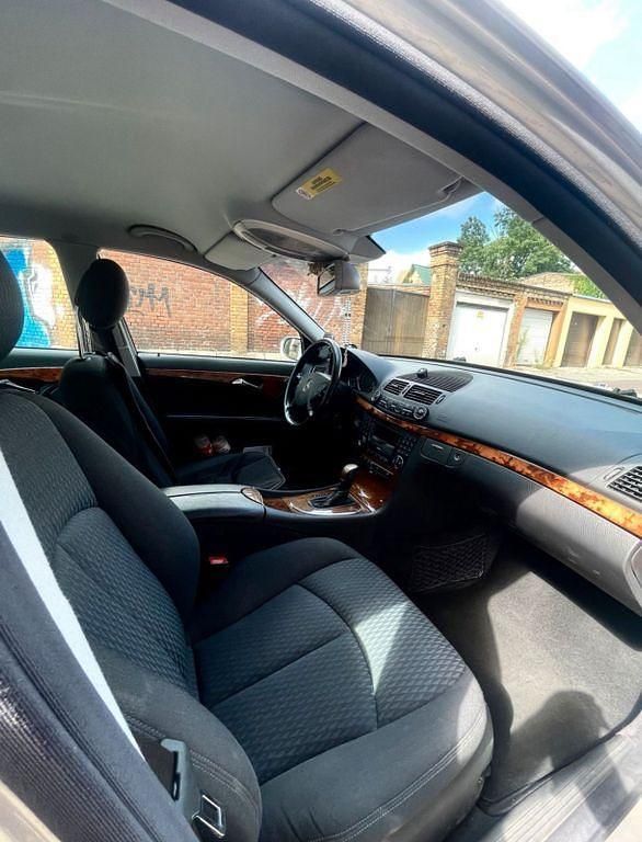 Gebraucht Mercedes E200 Elegance 163 PS (119 kW) 2002 Silber Limousine