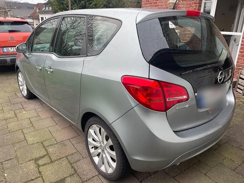 Gebraucht Opel Meriva Innovation 130 PS (95 kW) 2011 Silber Van / Kleinbus