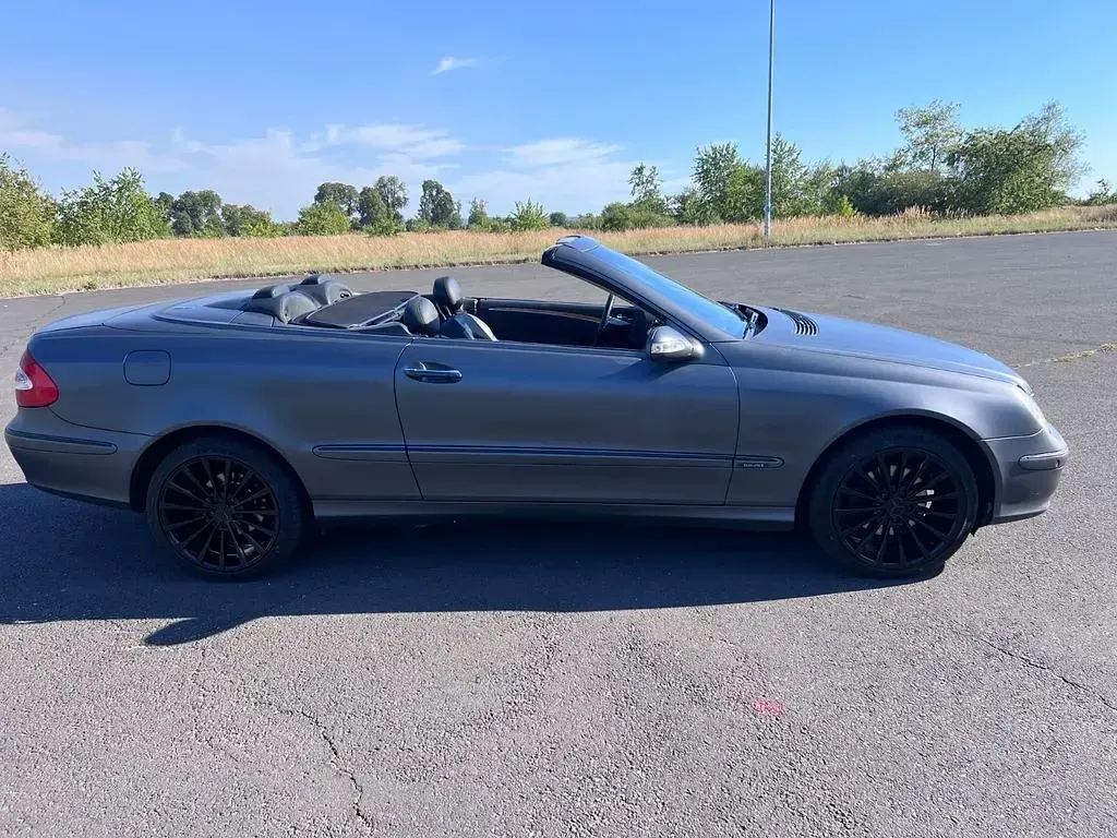 Gebraucht Mercedes CLK240 Elegance 170 PS (125 kW) 2004 Schwarz Cabrio