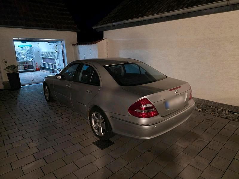 Gebraucht Mercedes E500 304 PS (223 kW) 2002 Silber Limousine