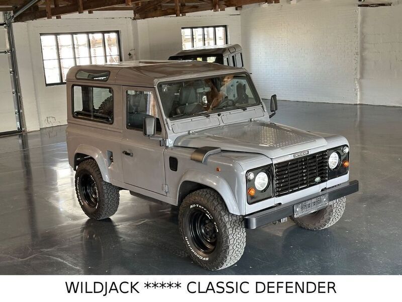 Grau Gebraucht 2000 Land Rover Defender SUV | 35.000 € - Bild 1/4