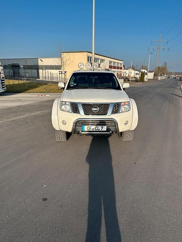 Gebraucht Nissan Navara XE 190 PS (139 kW) 2012 Weiß Abholung