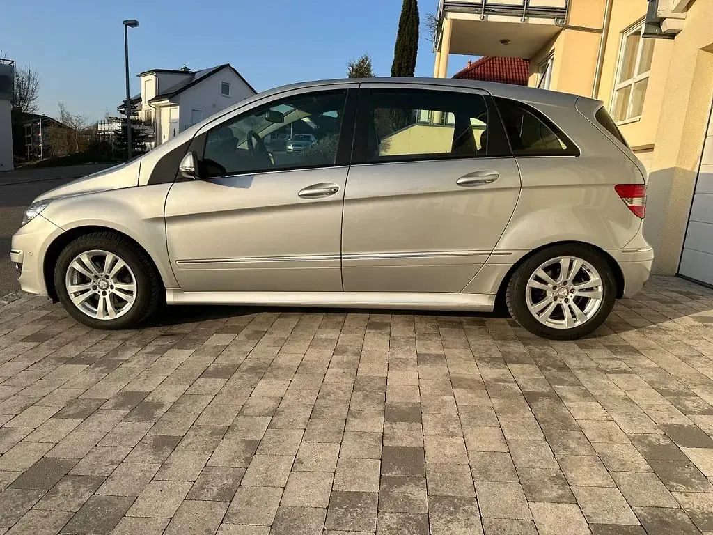 Gebraucht Mercedes B180 109 PS (80 kW) 2010 Silber Van / Kleinbus