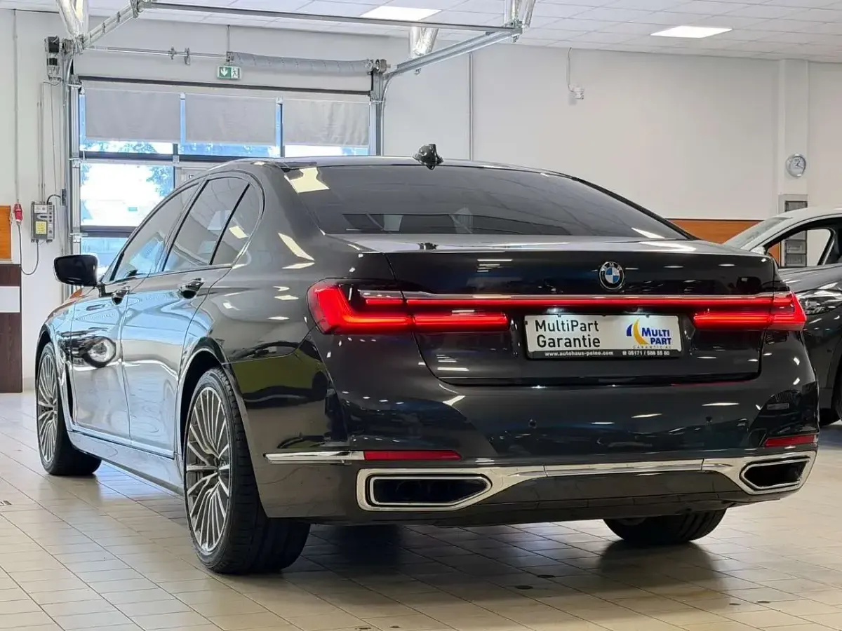 Gebraucht BMW 750 530 PS (389 kW) 2020 Sophistograu Limousine