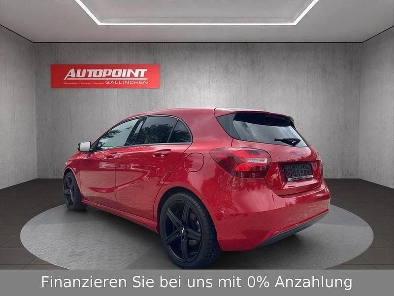 Gebraucht Mercedes A180 Style 122 PS (89 kW) 2016 Rot Limousine
