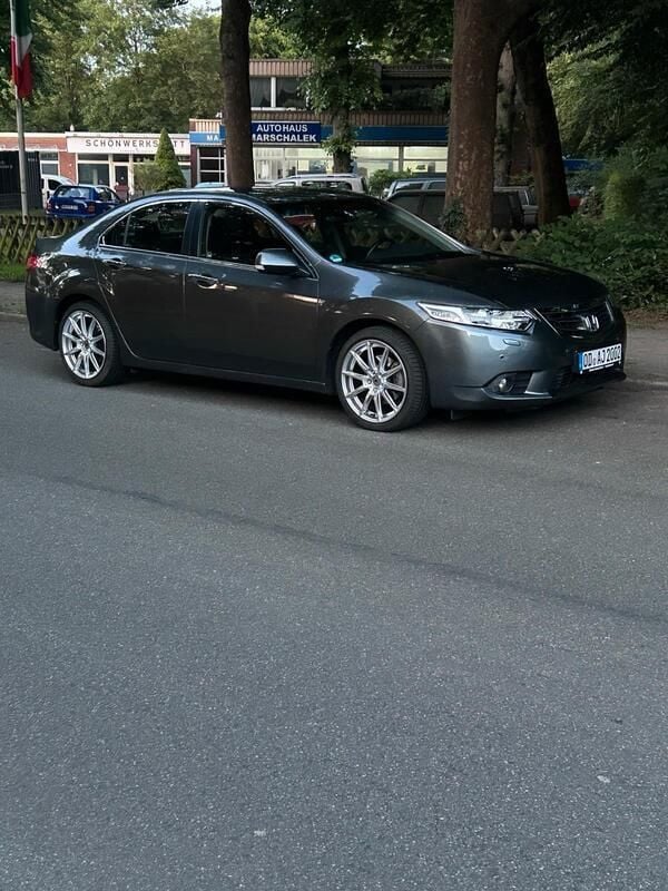 Grau Gebraucht 2013 Honda Accord Elegance Limousine | 14.000 € (Fairer Preis) - Bild 1/4