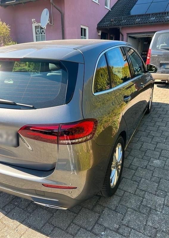 Gebraucht Mercedes B220 190 PS (139 kW) 2019 Grau Van / Kleinbus