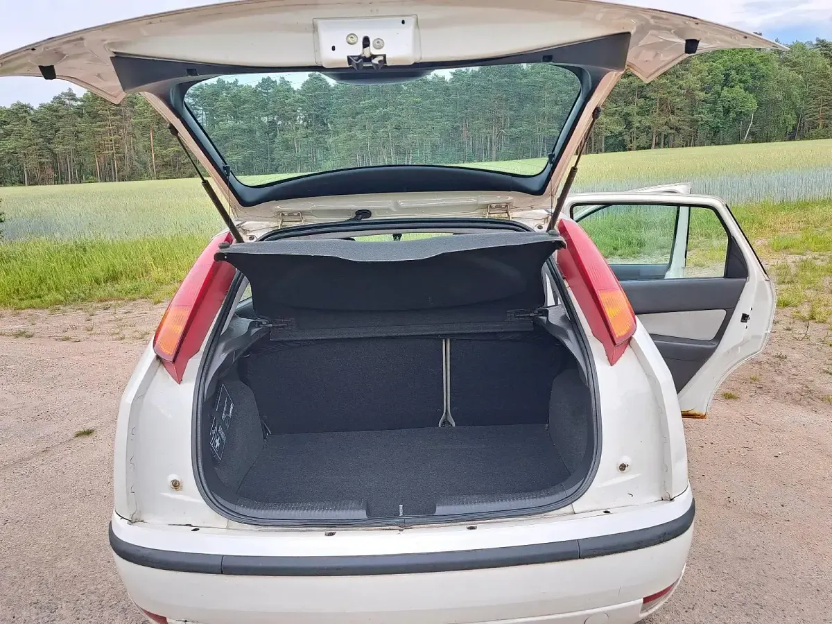 Gebraucht Ford Focus 100 PS (73 kW) 2003 Weiß Kleinwagen