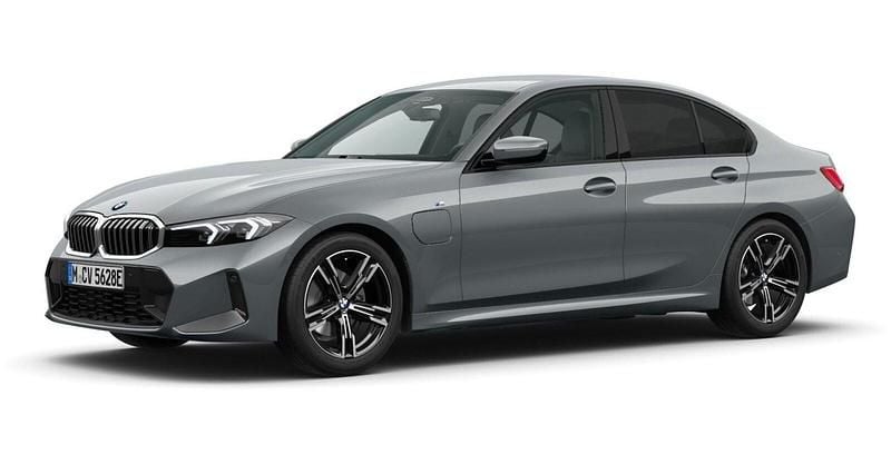 Grau Gebraucht 2025 BMW 330e Comfort Edition Limousine | 47.617 € (Superpreis) - Bild 1/4