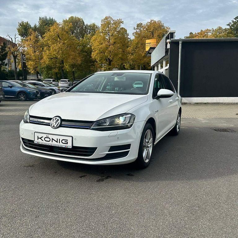 Weiß Gebraucht 2015 VW Golf VII Comfortline Limousine | 12.999 € (Fairer Preis) - Bild 1/4
