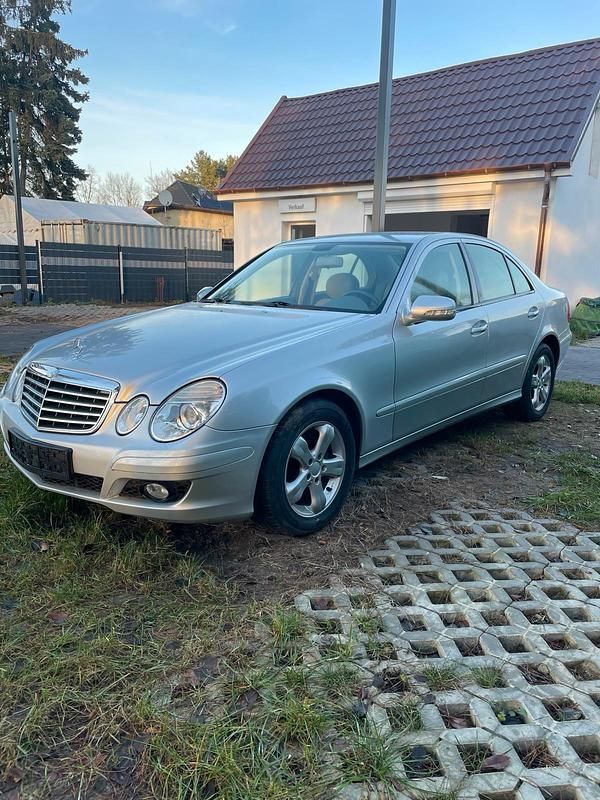 Silber Gebraucht 2007 Mercedes E200 Limousine | 5.999 € (Fairer Preis) - Bild 1/4