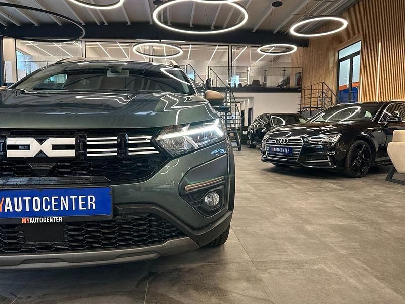Gebraucht Dacia Jogger Extreme 101 PS (74 kW) 2023 Grün Van / Kleinbus