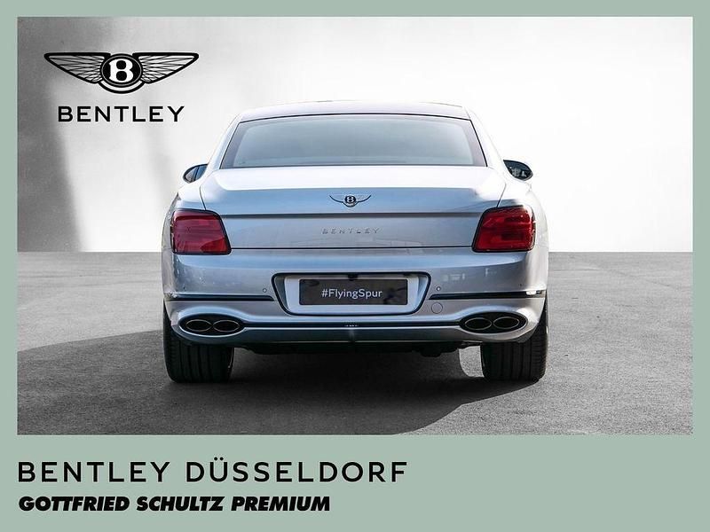 Gebraucht Bentley Flying Spur 549 PS (403 kW) 2024 Silber Limousine