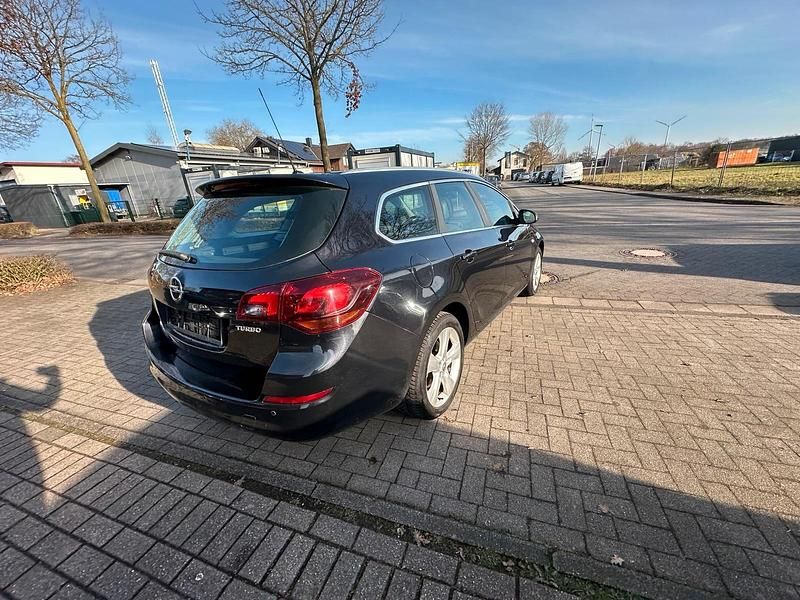 Gebraucht Opel Astra 140 PS (102 kW) 2011 Schwarz Kombi