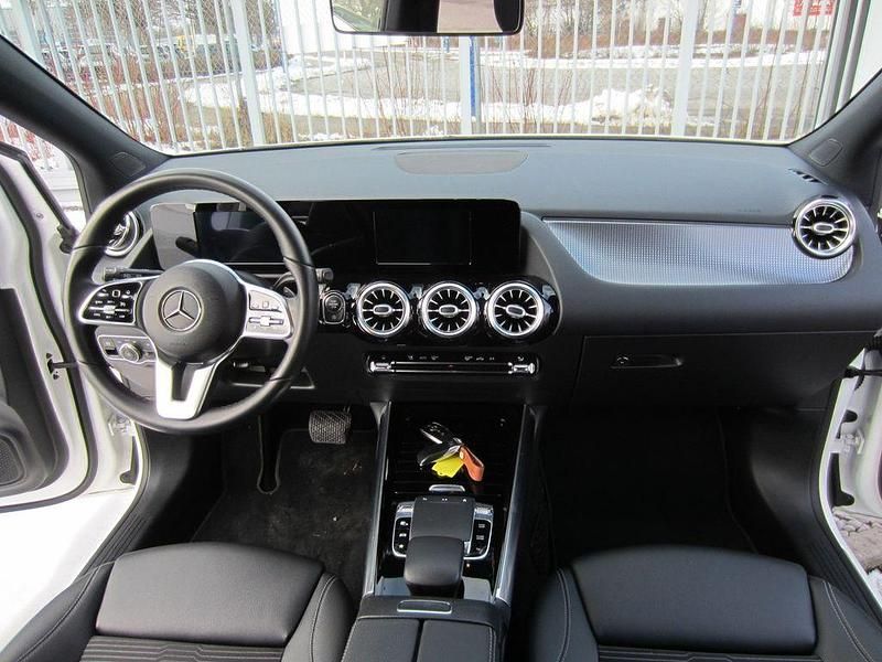 Gebraucht Mercedes B180 136 PS (100 kW) 2019 Weiß Van / Kleinbus