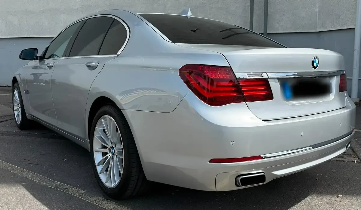 Gebraucht BMW 740 313 PS (230 kW) 2015 Silber Limousine