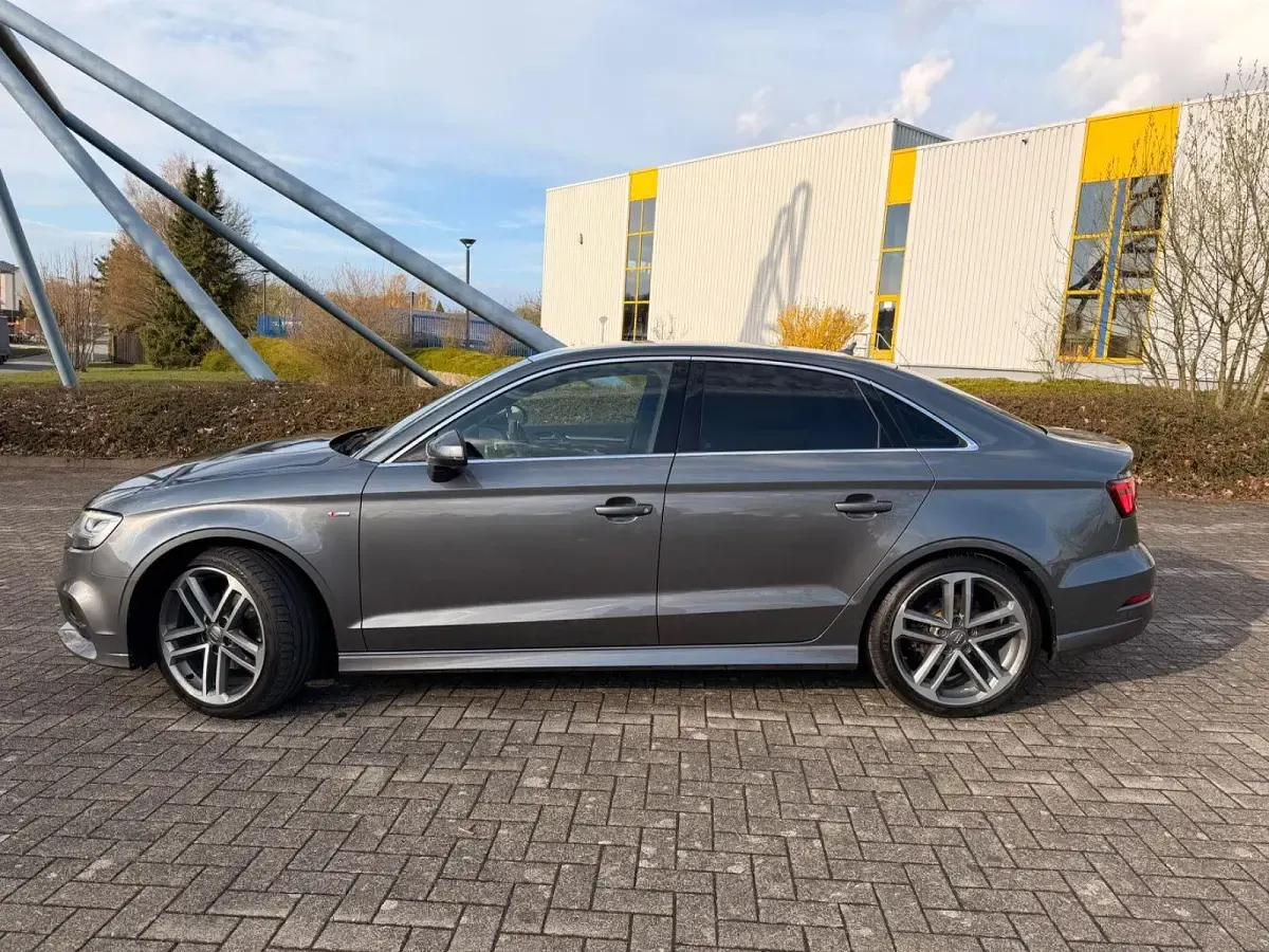 Second-hand Audi A3 S-Line 150 CP (110 kW) 2017 Gri Berlinǎ