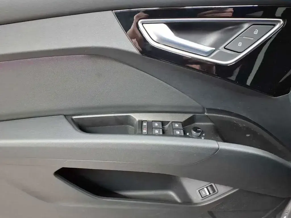 Second-hand Audi Q4 e-tron S-Line 210 kW (286 CP) 2025 Gri SUV