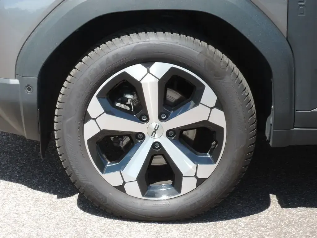 Gebraucht Dacia Duster Journey 141 PS (103 kW) 2025 Grau SUV