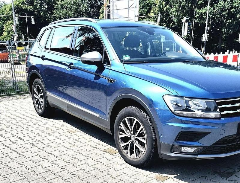 Blau Gebraucht 2019 VW Tiguan Allspace Comfortline SUV | 28.000 € - Bild 1/4
