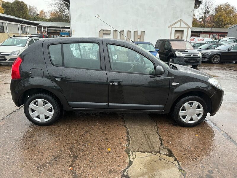Gebraucht Dacia Sandero 75 PS (55 kW) 2010 Schwarz Kleinwagen