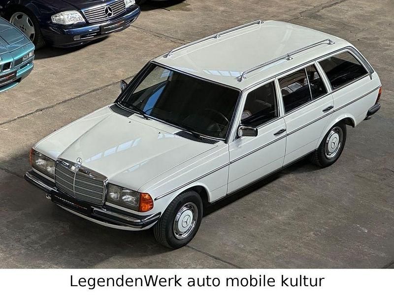 Gebraucht Mercedes 200 109 PS (80 kW) 1983 Weiß Limousine