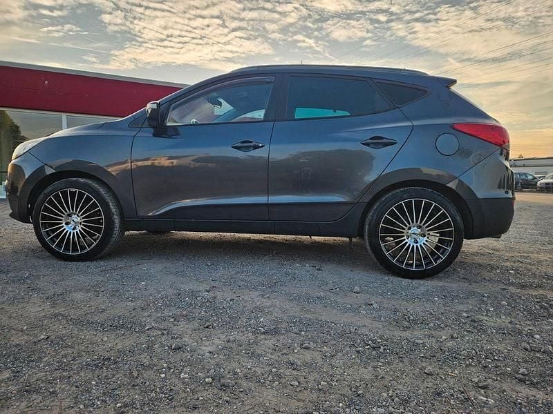 Grau Gebraucht 2011 Hyundai ix35 Style SUV | 6.980 € (Guter Preis) - Bild 1/4