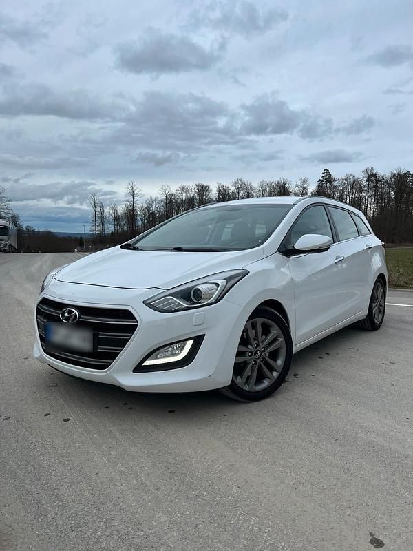Gebraucht Hyundai i30 136 PS (100 kW) 2015 Weiß Kombi