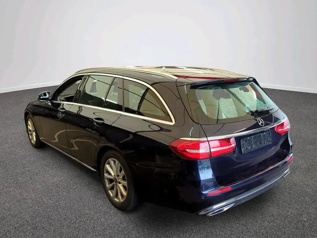 Gebraucht Mercedes E220 194 PS (142 kW) 2018 Blau Limousine