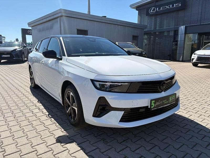 Używany Opel Astra 131 KM (96 kW) 2025 Biały Hatchback