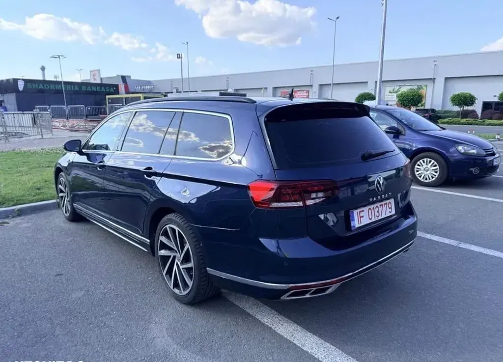 Gebraucht VW Passat R-line 150 PS (110 kW) 2023 Grün Kombi