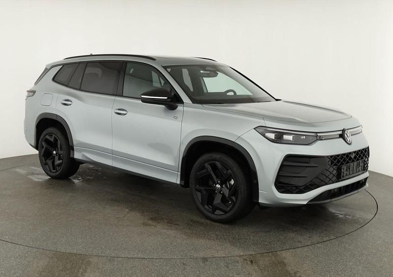 Neu VW Tayron R-line 204 PS (150 kW) 2025 Oyster silver metallic SUV