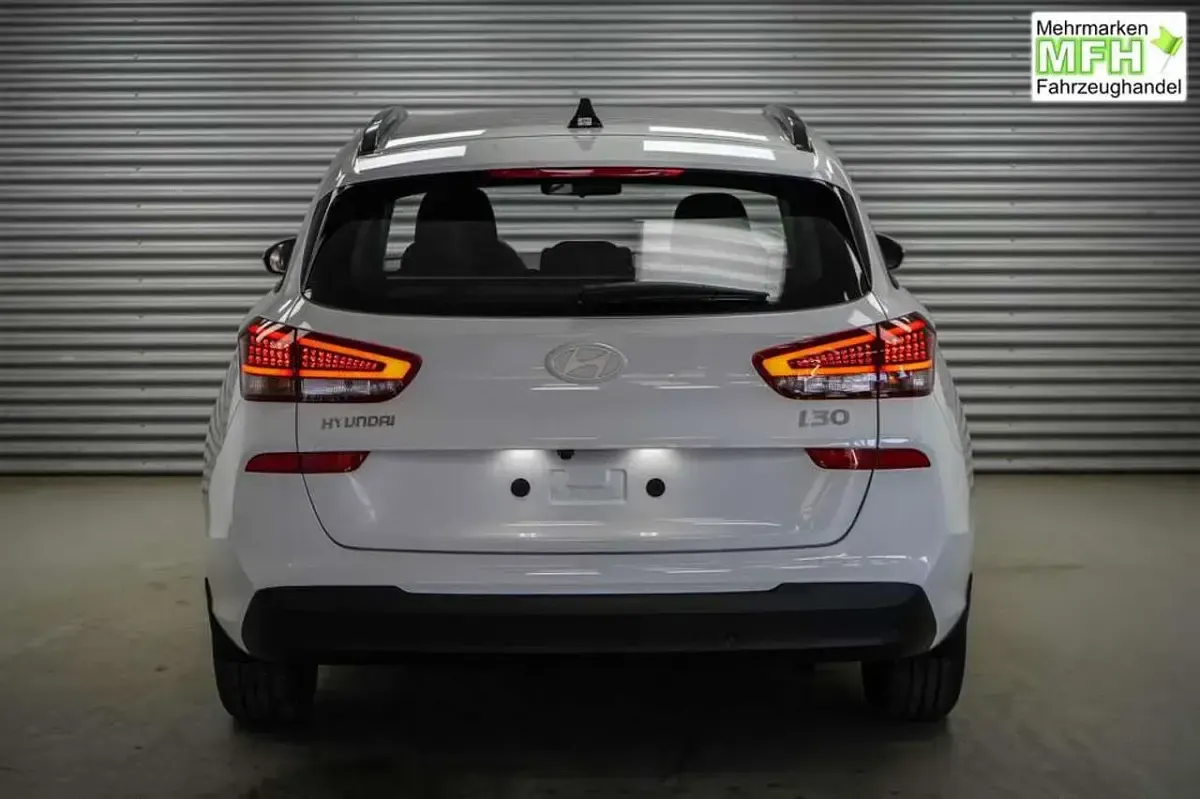Neu Hyundai i30 99 PS (72 kW) 2026 Atlas white uni () Kombi
